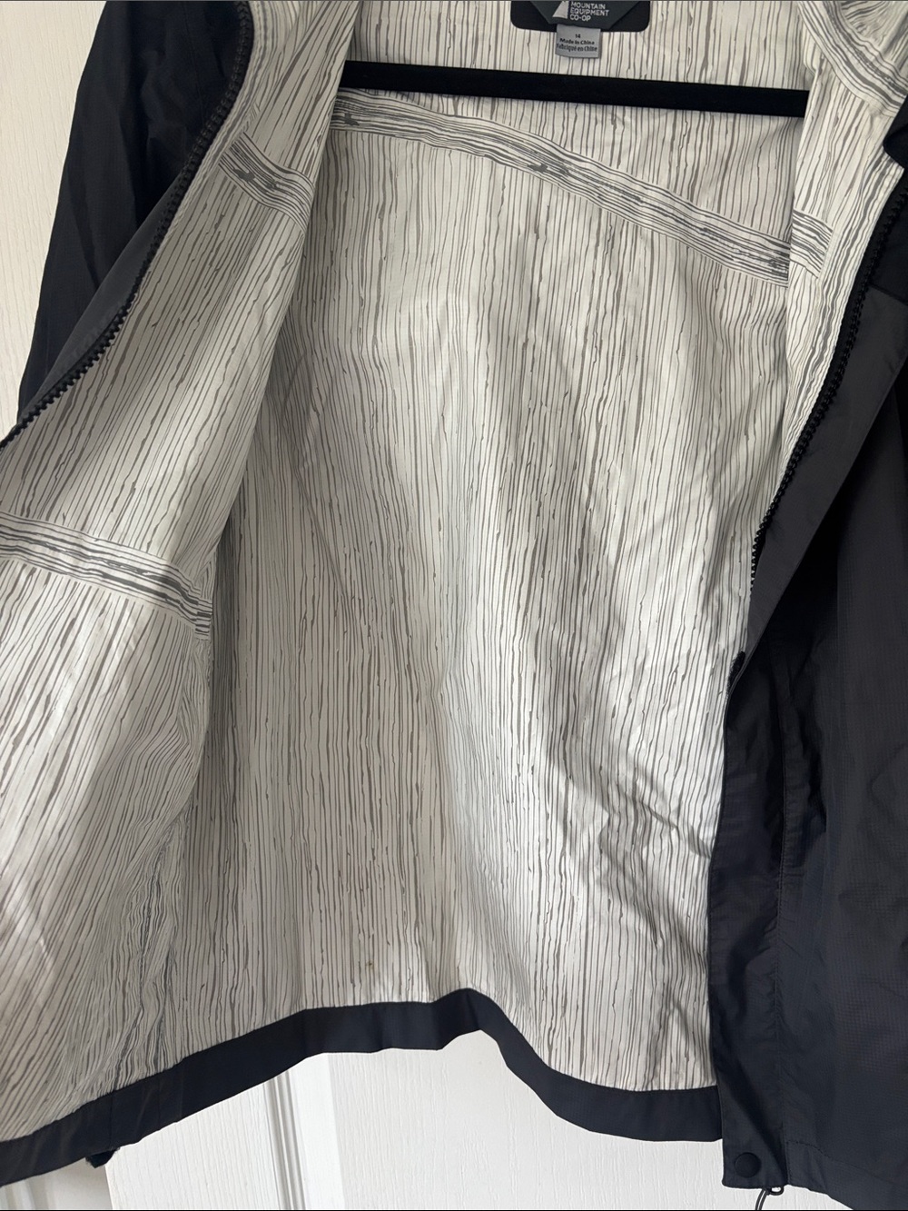 MEC Packable Raincoat - Picture 4 of 8